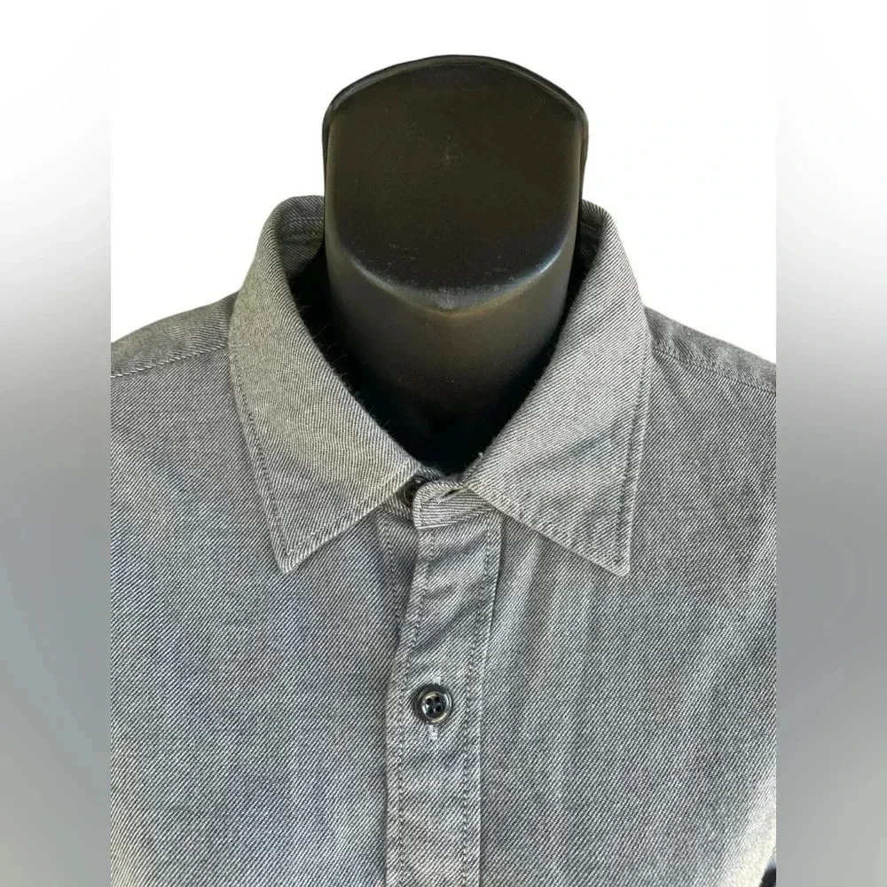 J.Crew men’s button down shirt color gray size M front chest pockets preloved